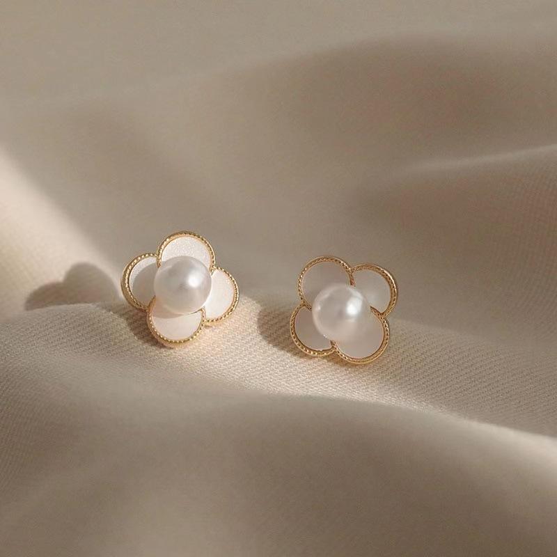 Retro light luxury pearl flower fashion earrings femininity high sense atmosphere stud earrings versatile personality earrings