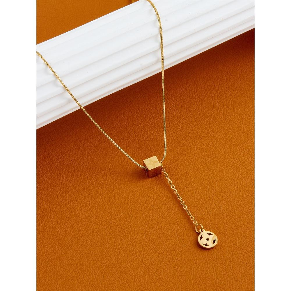 

Ожерелье с четырехлистным клевером, женское, из титановой стали, легкая, роскошная, круглая подвеска, темперамент, тренд, модные ювелирные изделия