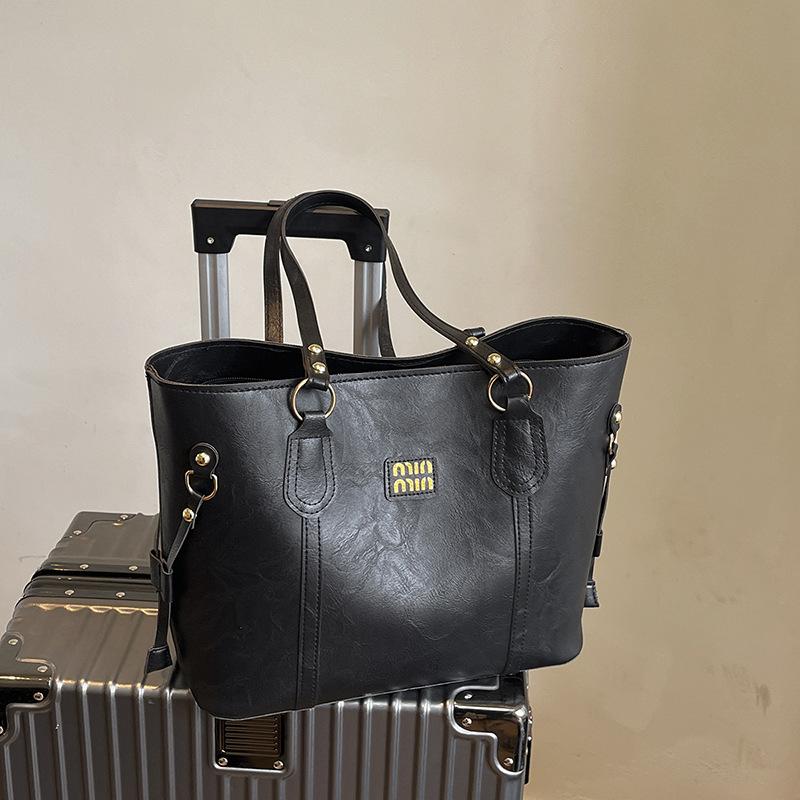 

Textured large-capacity bag women s autumn and winter new fashion shoulder bag niche commuter retro tote bag