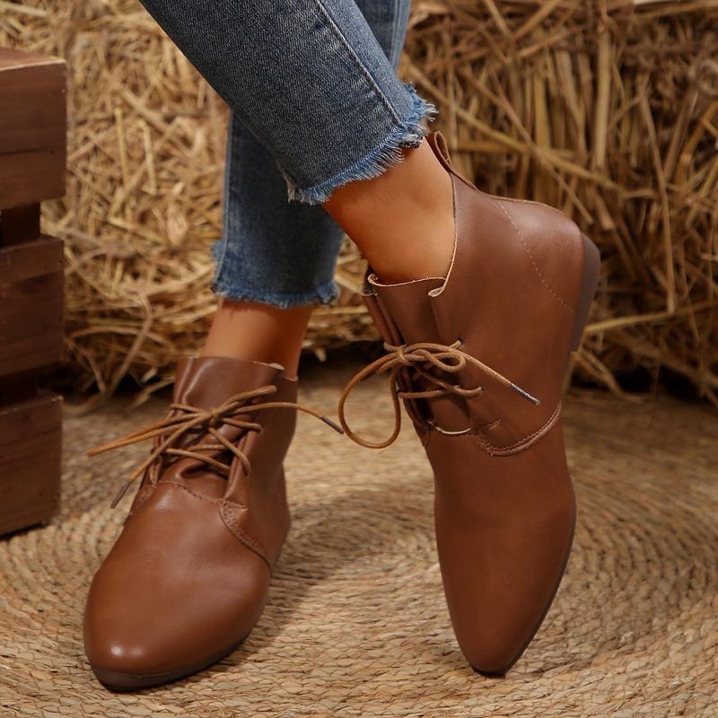 Retro pointed short boots women's autumn and winter new flat boots front lace-up short leather boots large size