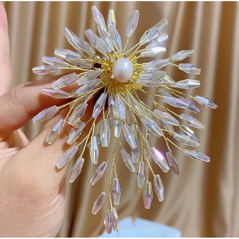 

Handcrafted Woven Freshwater Pearl Brooch Sweater Pin - Versatile High-end Accessory