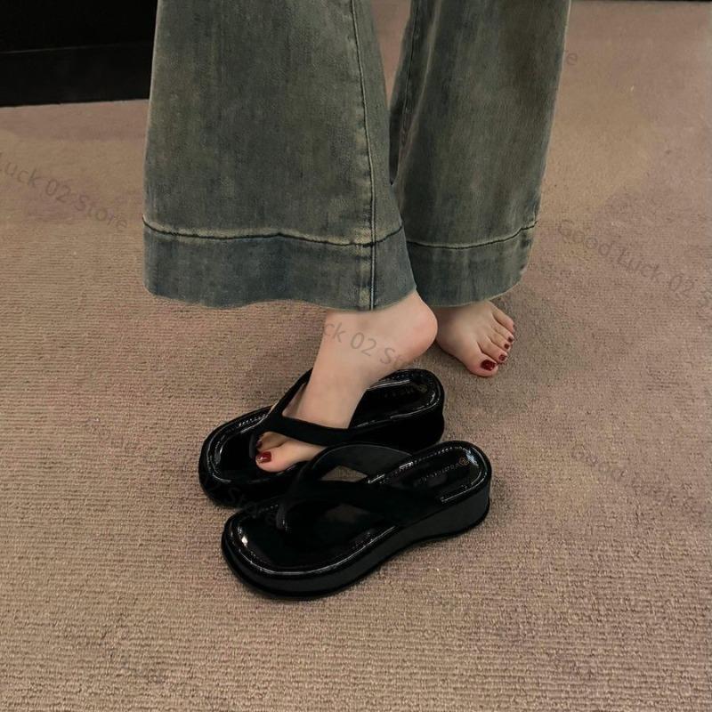 Fashion New Red Casual Style Thick-soled Flip-flops with Flip-flops, Fashionable and Trendy Height-increasing French-style Cool Slippers