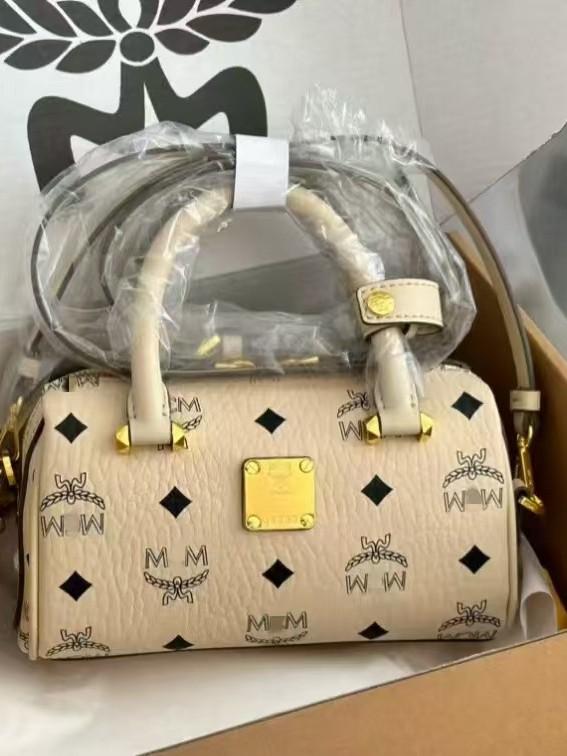 Women's 2024 Autumn/Winter Genuine Leather Boston Pillow Bag: Versatile Luxury Shoulder, Hand, and Crossbody Small Bag