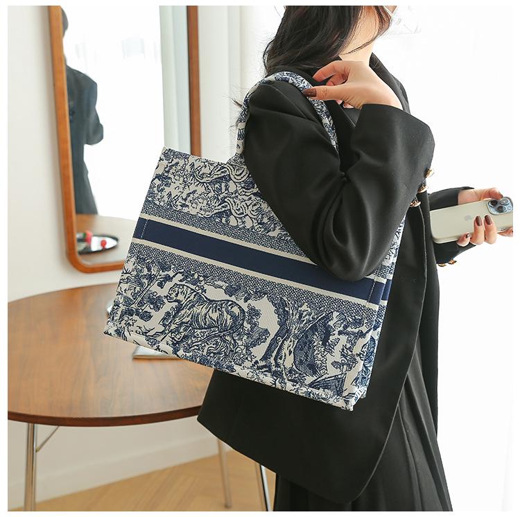 Chinese Style Large Canvas Tote Bag – Fashionable Autumn Handbag for Women 2025