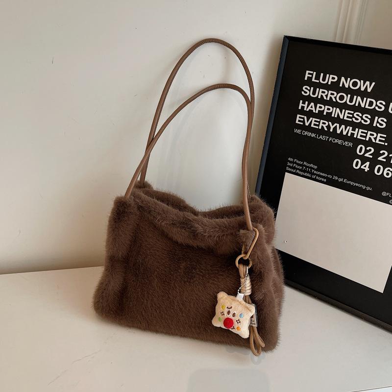 Pleated plush handbag women's 2025 new simple high-value fashionable underarm shoulder bag foreign style small square bag