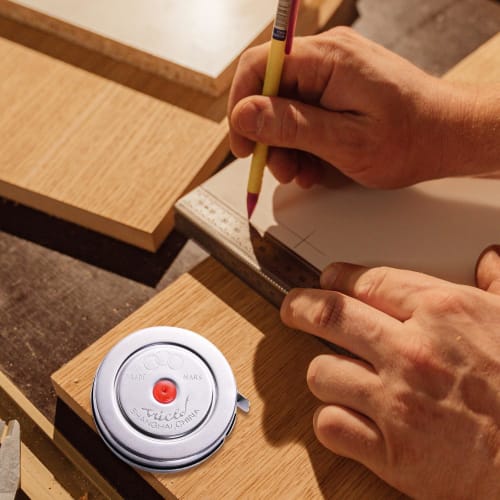 3M Automatic Rewind Tape Measure with Clear Markings and Thick Stainless Steel Tape for Distance Measurement, Sewing, Dressmaking, and Crafts. Waterpr