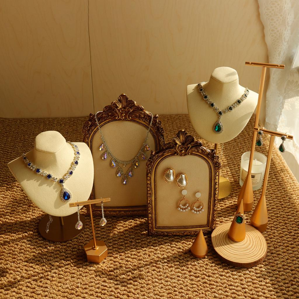 Luxury Necklace Display Portrait Model Wooden Window Jewelry Displays Rack Counter Bracelet Ring Organizer Display Props