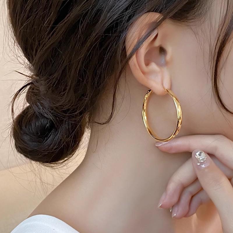 

Уникальные французские металлические серьги-кольца — стильный и необычный дизайн для женщин, идеально подходит для маленьких лиц