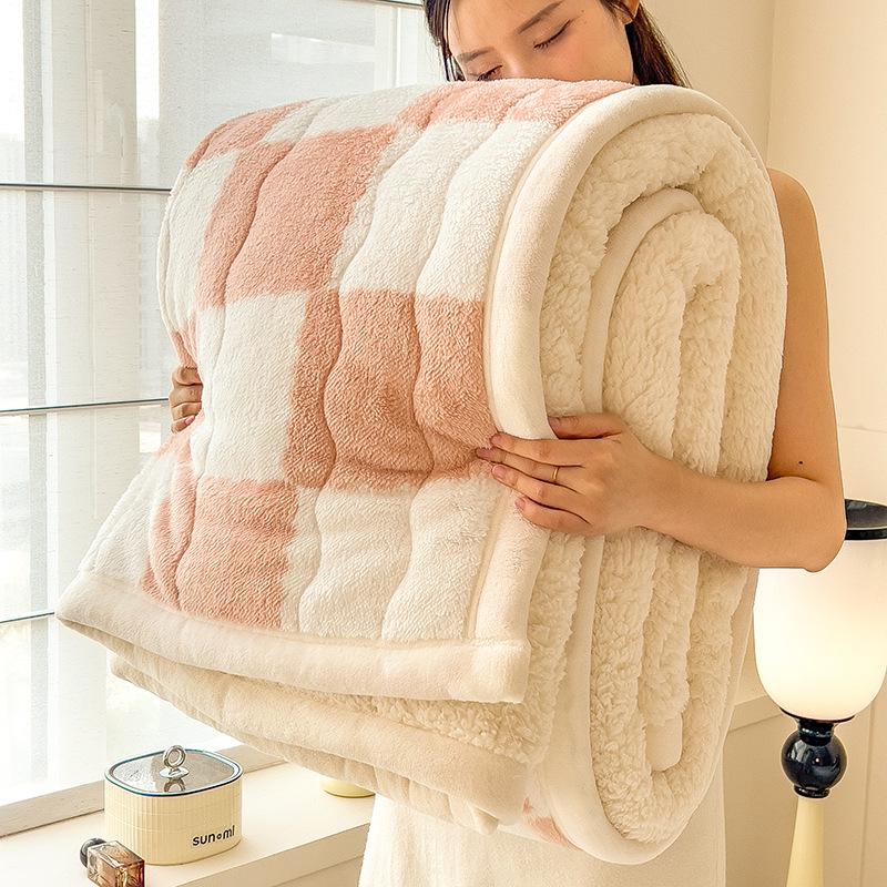 Checkerboard Double-Sided Fleece Blanket for Car, Sofa, Camping – Autumn/Winter Thickened
