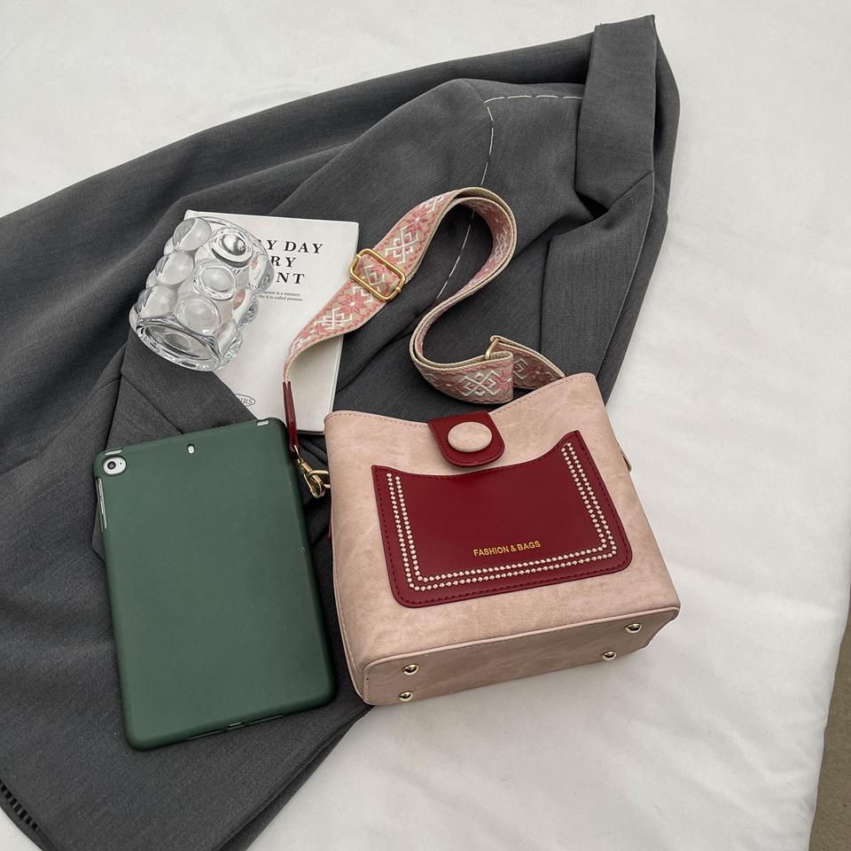 Сумка через плечо из искусственной кожи с контрастным рисунком — фото 5