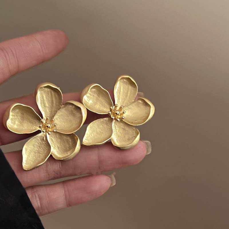 Vintage Gold Matte Texture Flower Stud Earrings for Women Girls Exaggerated Metal Irregular Earrings Jewelry Gifts