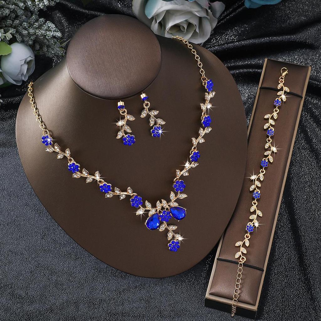 Wyrazisty zestaw biżuterii z cyrkoniami: Naszyjnik, Kolczyki i Bransoletka na Studniówkę lub jako Akcesoria do Kostiumu.