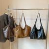 High Capacity PU Casual Bags for Ladies  Shoulder Hasp Bags  Zipper Interior Pocket  Versatile  High Quality