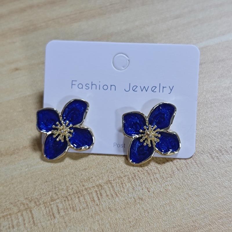 

Silver Needle Luo Shenyan Flower Retro Glazed Flower Earring, Three-Dimensional Small Flower Stud Necklace Decoration