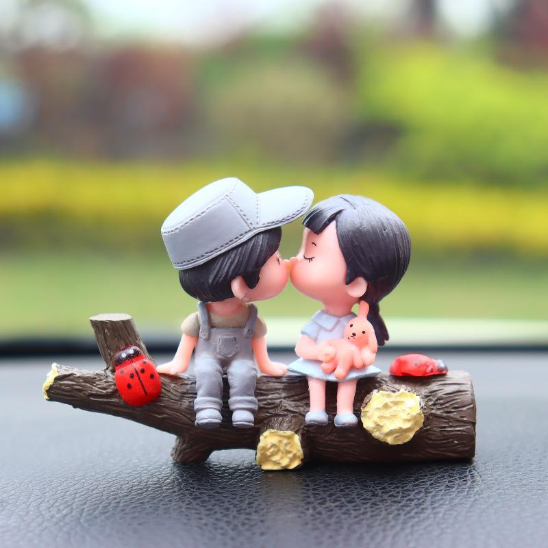 2025 Cute Tree Branch Couple Car Ornament for Center Console with Confession Balloon