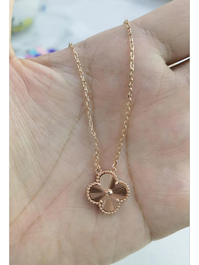 Halskette mit vierblättrigem Kleeblatt, 18 Karat vergoldet, mit Anhänger aus rosenrotem Chalcedon, Achat und weißem Muschelkern für Damen