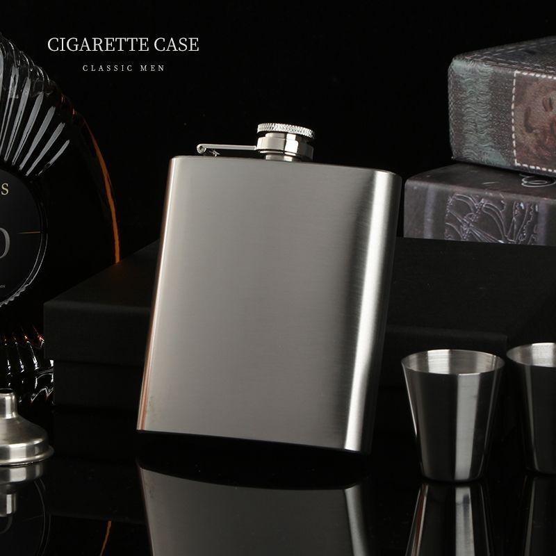 Premium Stainless Steel Hip Flask Lightweight Retro Design For Outdoor Use