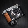 FUJIFILM ve Fuji GFX100RF ile Uyumlu, Özel Hızlı Çıkarma Plakası ve Premium Retro Doğal Ahşap Tutamağa Sahip Iborrys Premium Masif Ahşap Kamera