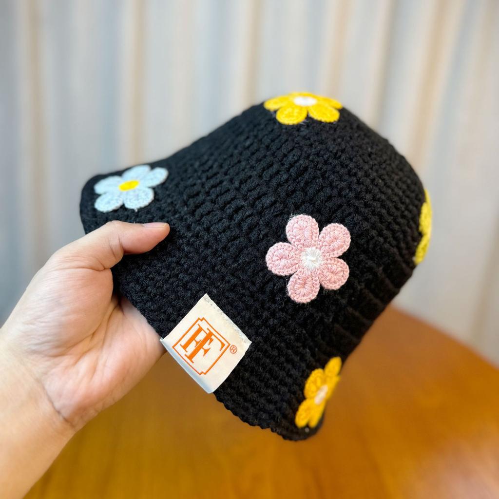Korean Version of Small Fresh Handmade Flower Knitted Woolen Hat for Women In Autumn and Winter Versatile Face Showing Small Fisherman Hat