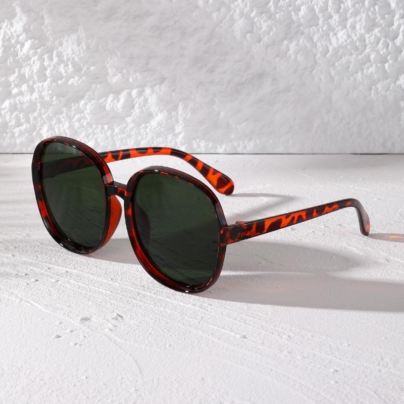 Trendy Sunglasses for Women Men Retro Round Fashion Sun Glasses UV Protection Eyewear for Party Travel Shopping