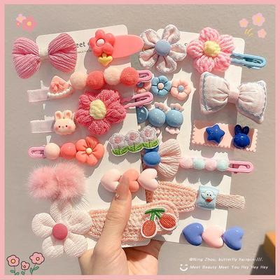 Niedliche Plüsch-Blumen-Haarspangen für Mädchen