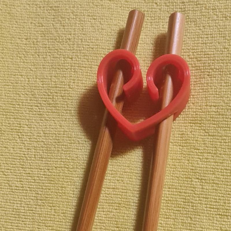 Heart-Shaped Reusable Chopsticks Helper For Adults Kids Chopstick Training Aid Non-Slip Chopstick Hinges Connector