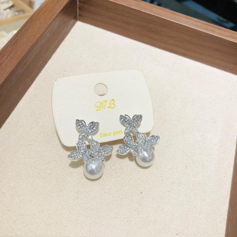 White Pearl Earrings for Women Elegant Shiny Zircon Flower Plant Stud Earrings Dinner Party Female Gift