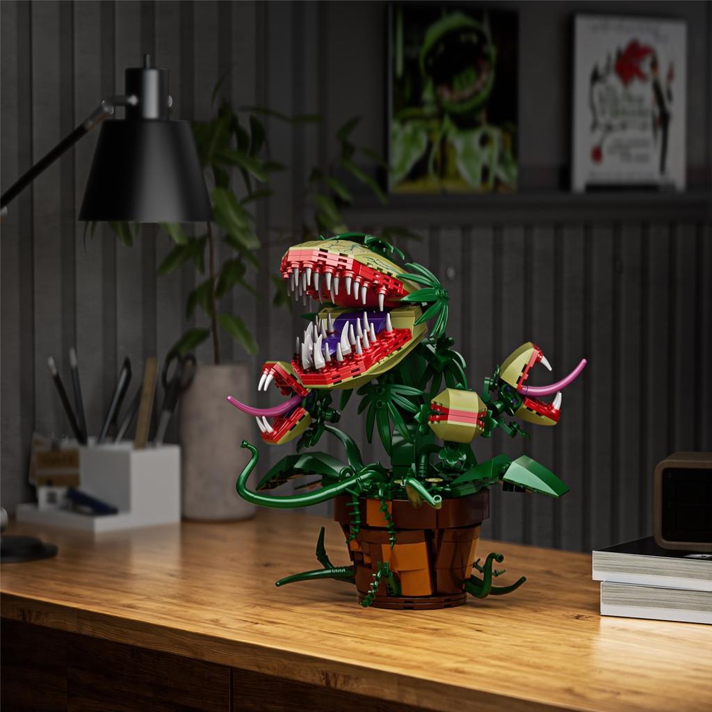 Deli II Crocodile Plant Flower Building Blocks, featuring 4 opening mouths, terrifying store cannibalistic brick toy, children's Halloween gift