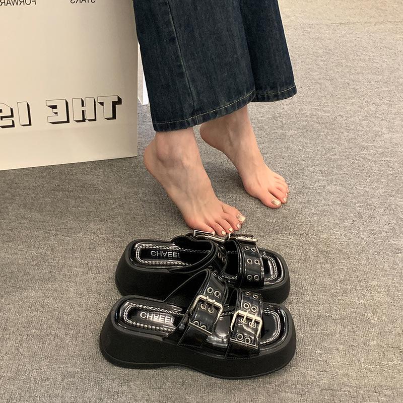 Fashion trend silver Internet celebrity super fire thick-soled slippers summer wear high-end non-slip cool slippers