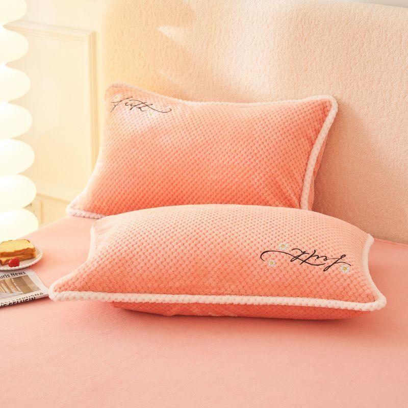 Thickened Milk Velvet Pillowcase Paired with Flannel Pillowcase and Coral Velvet Pillowcase