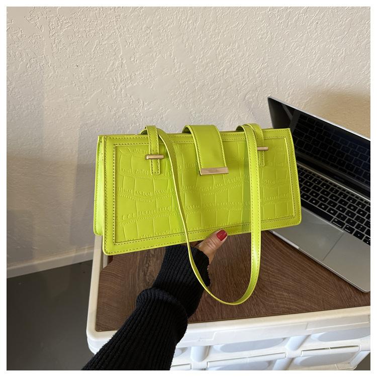 

Популярный каменный узор 2025 новый однотонный модный темпераментный трендовый женский плечевой подмышечный портативный маленький квадратный мешок женщины зелёный