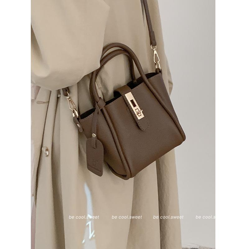 Retro Niche Bags, Autumn Versatile and Trendy Hand-held Bucket Bag, Fashionable Single-shoulder Crossbody Bag
