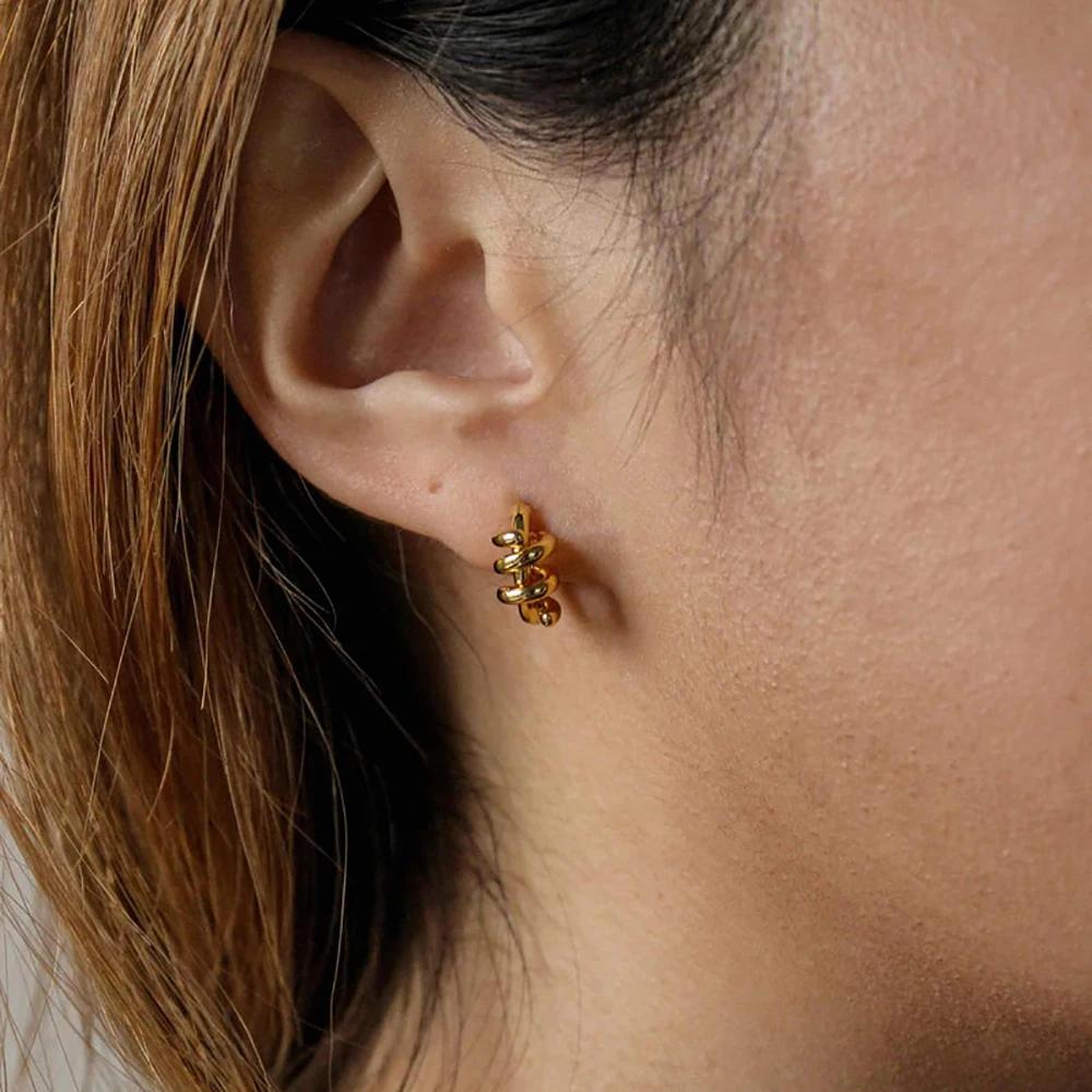 Punk Rock Metal Twisted Spiral Mini Hoop Earrings Stainless Steel Small Circle Round Huggie Ear Buckle Fashion 2026 New Jewelry