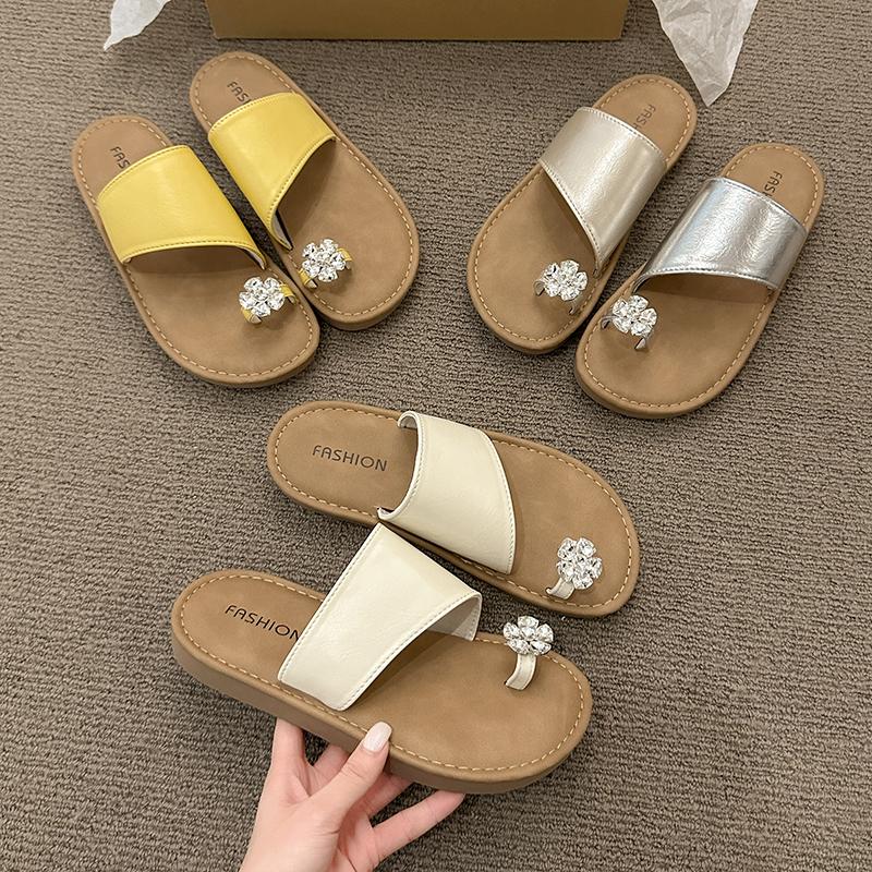 Fashion 2025 Flats Women Clip Toe Slippers Summer Casual Shoes Fashion Woman Sandals New Trend Brand Walking Cozy Beach Shoes