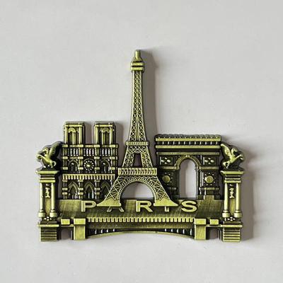 3D suvenýr z Paříže: Kreativní kovový magnet na ledničku