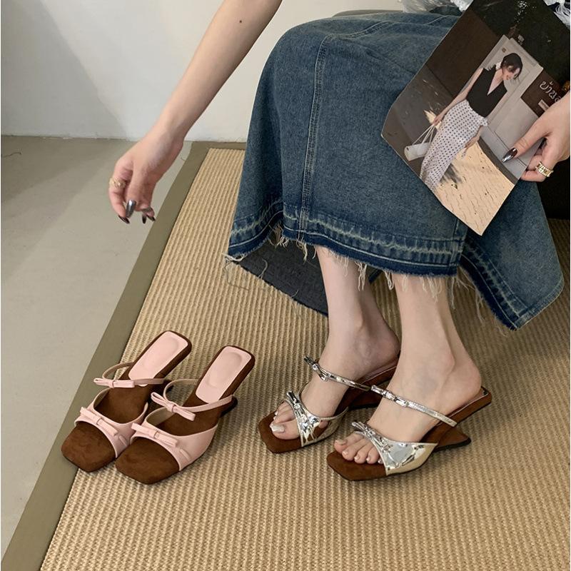 

Silver bow wedge sandals women wear new square head cool slippers with skirt high heels 40 серебряный