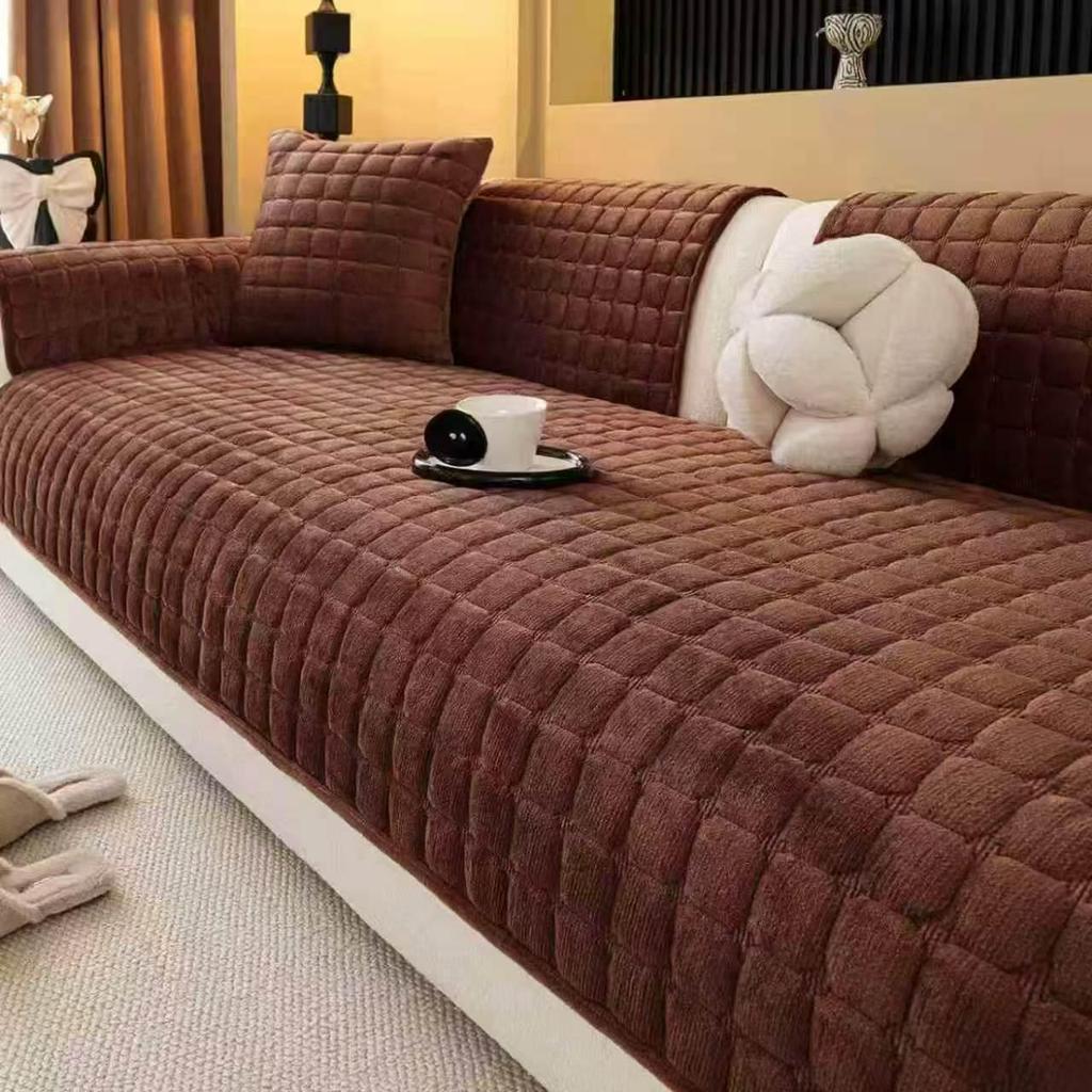 Universal Plush Non-Slip Sofa Cover: Four Seasons Flannel Cushion