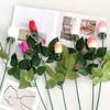 Künstliche Rosenknospen mit langem Stiel 45 cm Kunstseide Realistische Rose mit Blättern für DIY-Sträuße Hochzeitsfeier