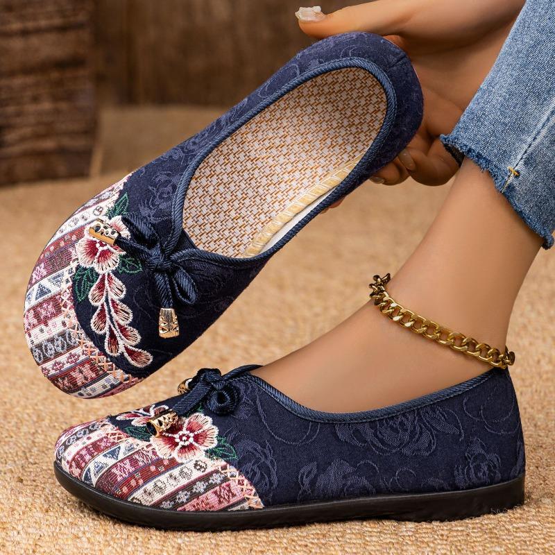 Women's shoes spring large size breathable cloth shoes soft sole wear-resistant women's single shoes light and comfortable casual shoes