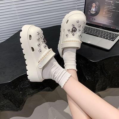 Summer Wear Non-slip Cute Muffin Bottom Cool Slippers Stepping On Shit Hole Shoes Women's 2025 New Thick Sole Increase