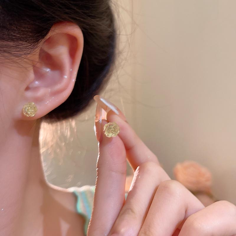 Boucles d'oreilles d'été Fleurs douces: Clous d'oreilles polyvalents haut de gamme avec aiguille en argent 925