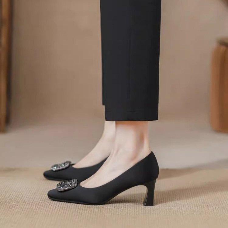 Xiaoxiangfeng with skirt high heels women's 2025 autumn new French rhinestone shoes temperament square head thick heel evening shoes