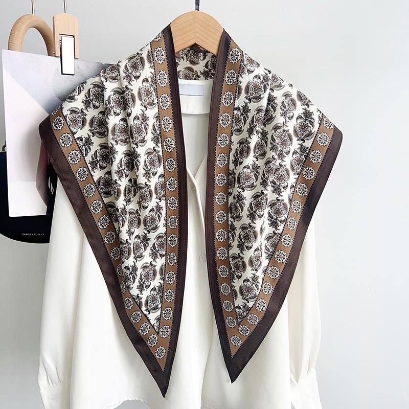Retro Old Money Wind Triangle Scarf Women's Spring and Summer New High-end Fashion Versatile Silk Scarf Temperament Scarf Shawl Accessories