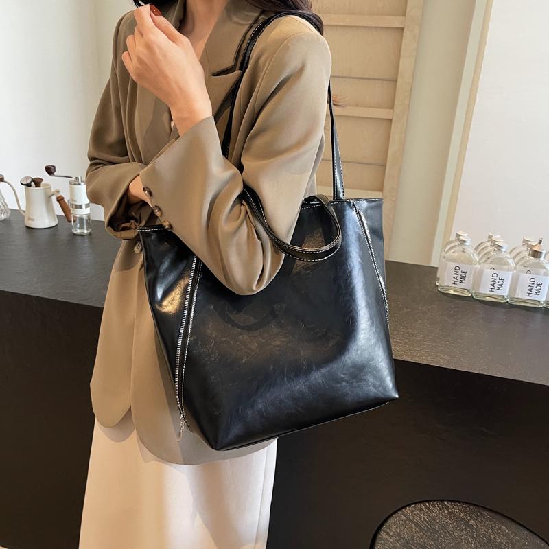 2026 Herbst und Winter Leder Tragetasche Große Kapazität Schultertasche Damen Modische Handtasche