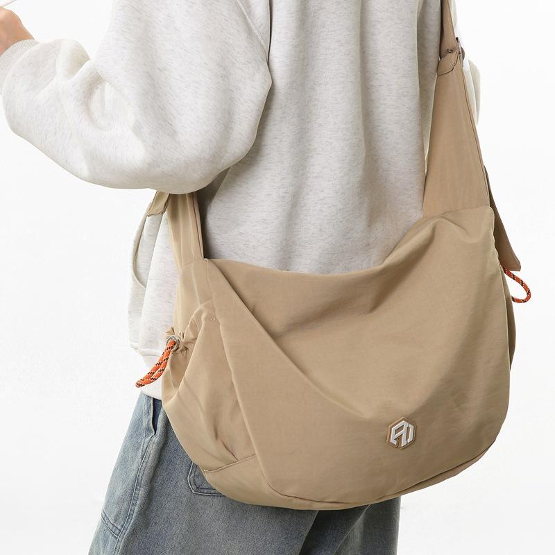 

Flowers and teenagers Jiang Shuying, the same shoulder bag, lazy casual fashion messenger bag, dumpling messenger bag, large capacity