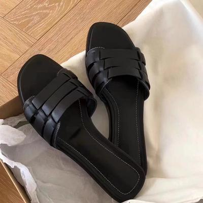 Modische flache Hausschuhe für Damen 2025 Neu Rutschfest Gewebt Ein-Wort-Sandalen Damen Sommer Outdoor-Bekleidung Strandschuhe für Damen