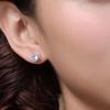 Orecchini a bottone con zirconi cubici placcati in argento da donna alla moda