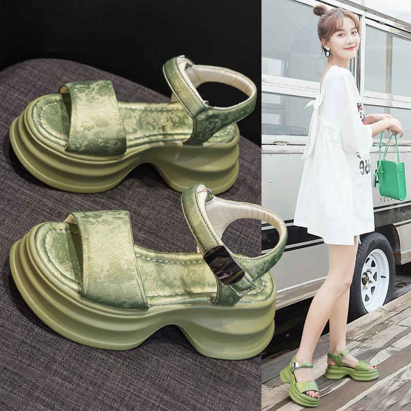 2025 summer new versatile small height increase Roman shoes beach shoes, national style new Chinese platform sandals