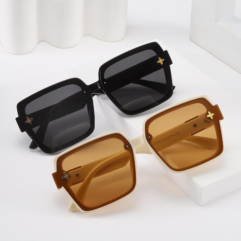 Stylish Square Oversized Frame Men's Sun Protection and UV Protection Women's Wide Temple Sunglasses