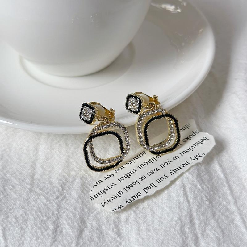 Camellia Temperament No Ear Pierced Ear Clips Pearl Flower Checkerboard Diamond Triangular Ear Clips Niche Earrings Women